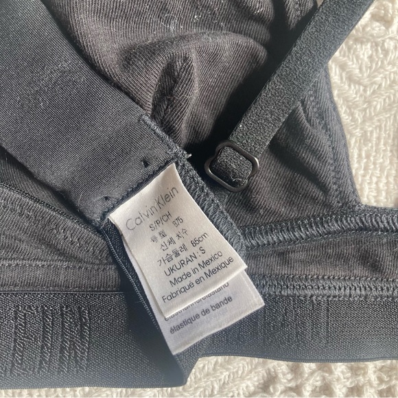 Calvin Klein Lightly Lined Wire Free Black Triangle Bra w/ CK Logo Band size S - Picture 7 of 9